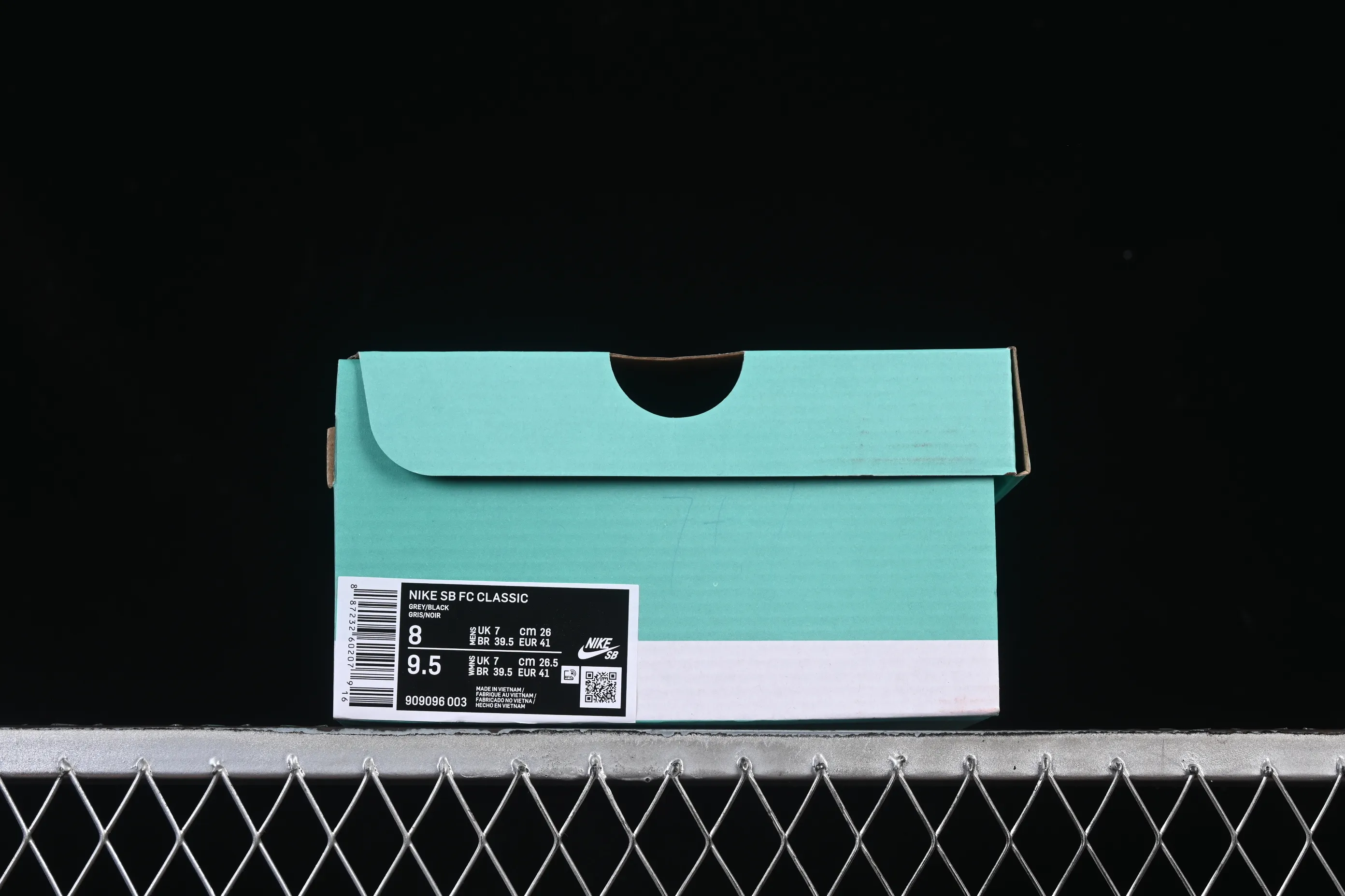 All categories Nk SB Dunk series Nike SB Fc Classic campus sneakers Nike SB Fc Classic Nike autumn and winter campus casual sneakers 909096-003